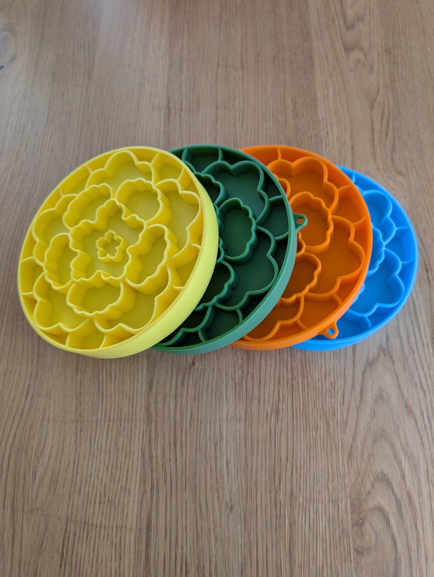 2-in-1 lick bowl and lick mat