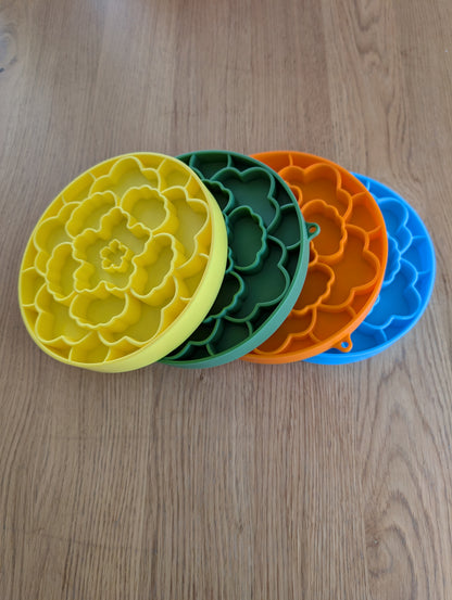 2-in-1 lick bowl and lick mat