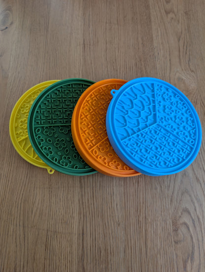 2-in-1 lick bowl and lick mat