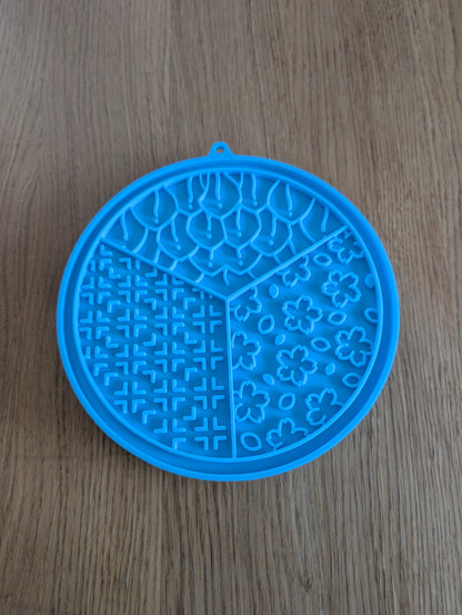 2-in-1 lick bowl and lick mat