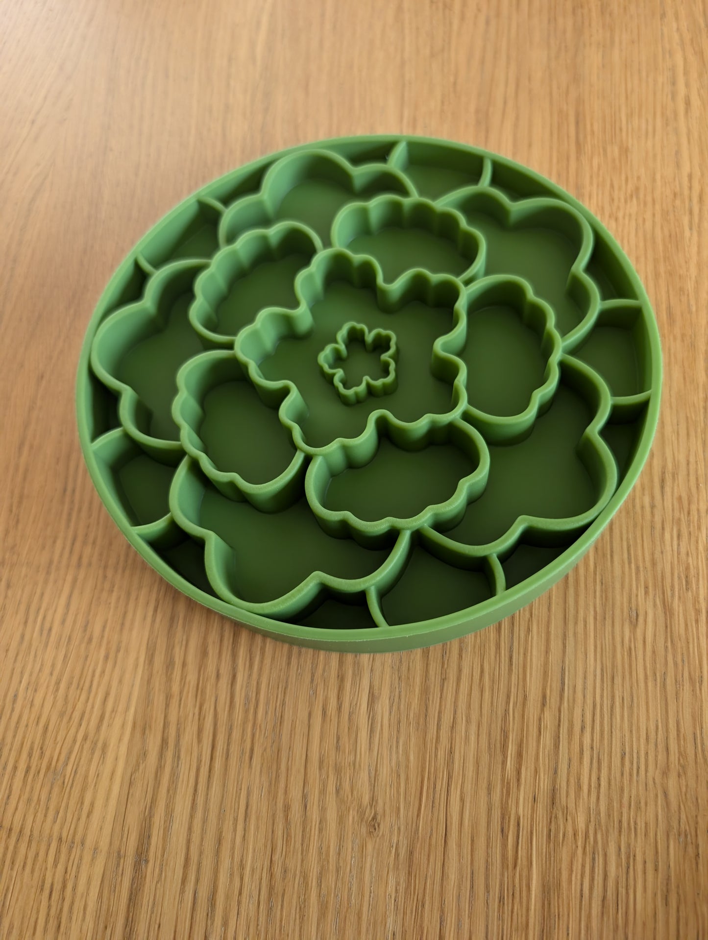 2-in-1 lick bowl and lick mat