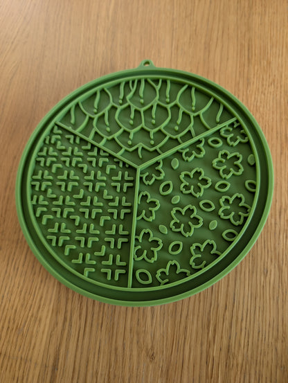 2-in-1 lick bowl and lick mat