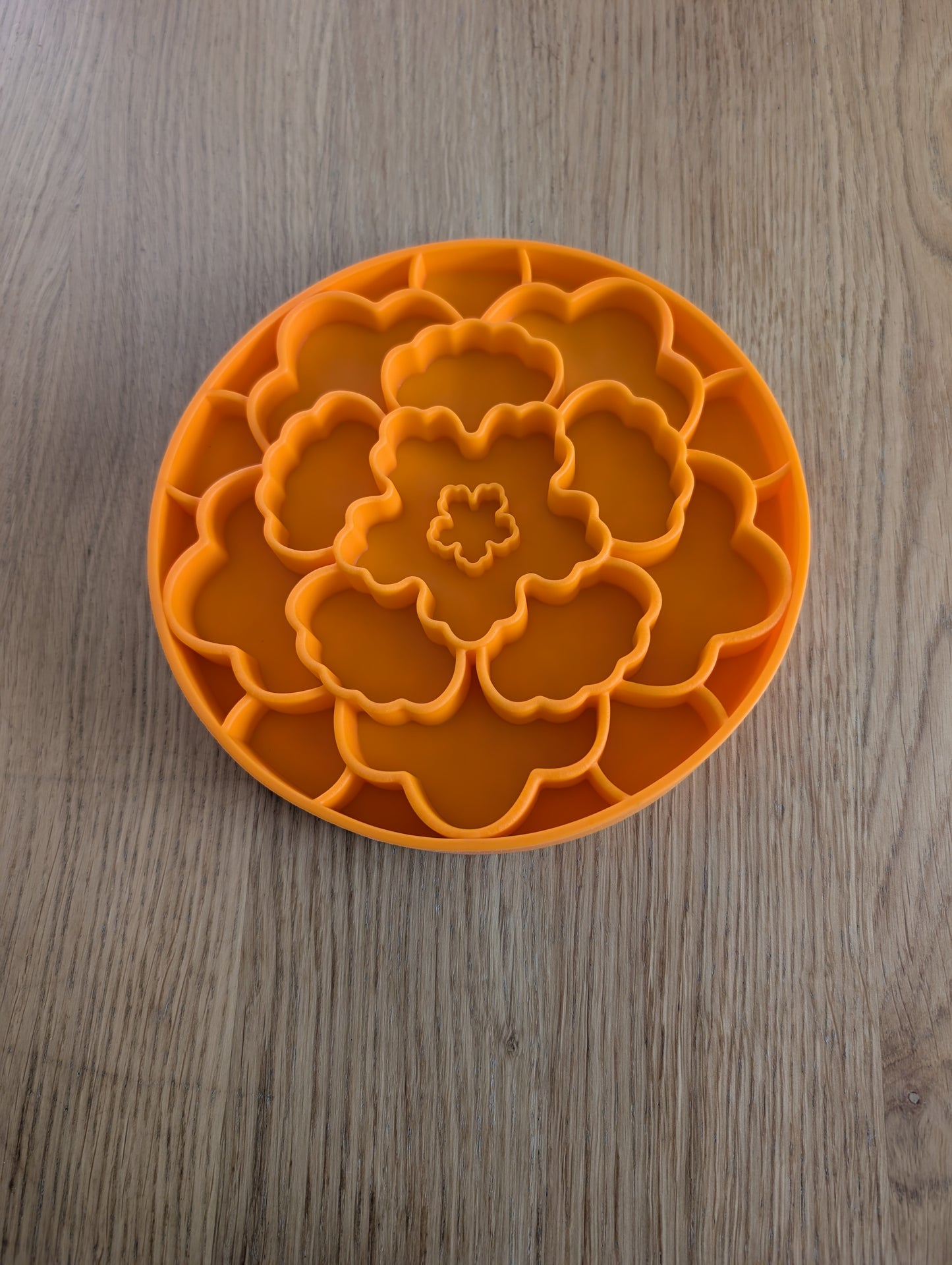2-in-1 lick bowl and lick mat